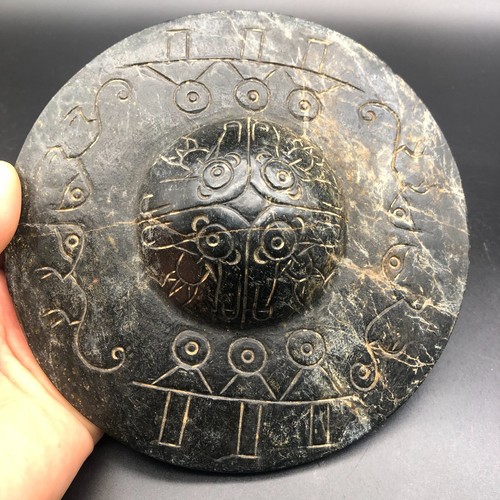 Vecchia statua astronave ufo - vecchia,