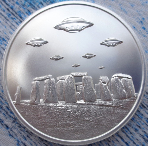 Oncia ufo over stonehenge - 1,