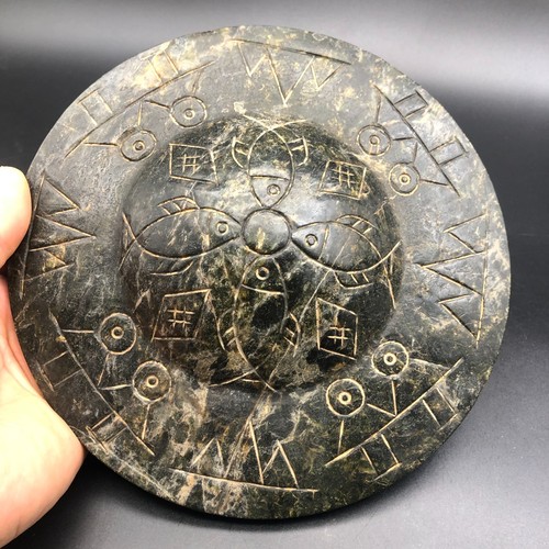 Vecchia statua astronave ufo - vecchia,